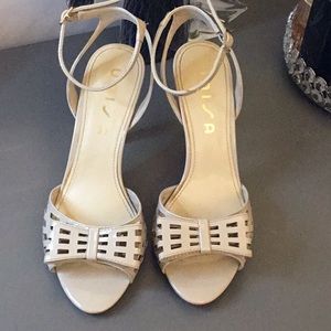 Unisa bow heels nude
